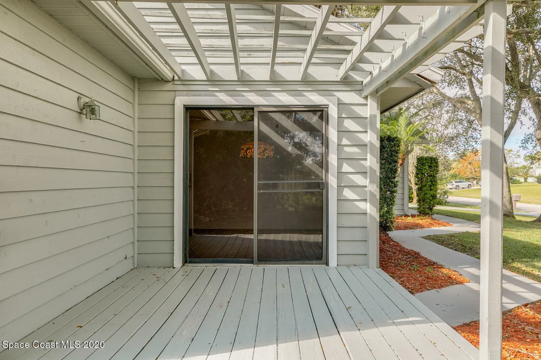 Photo of 2590 Coral Way