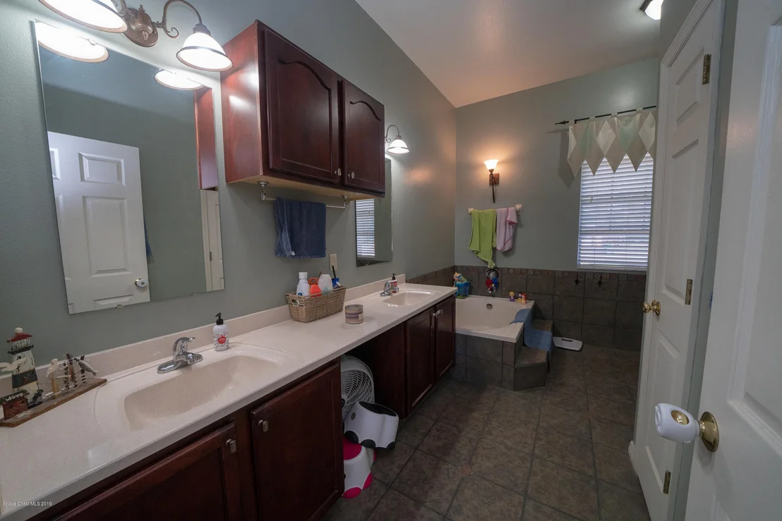 Photo of 973 Whisperoak Drive