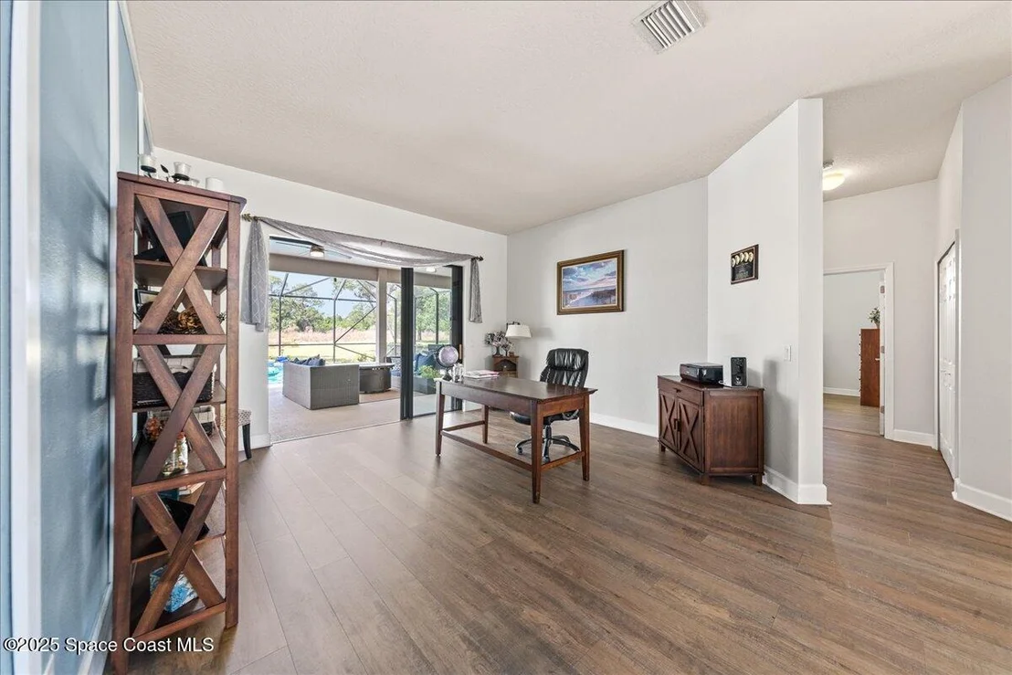 Photo of 2100 Windbrook Drive SE
