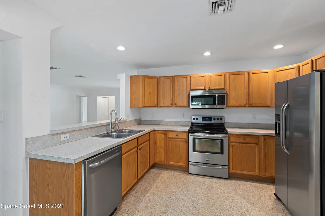 Photo of 867 Daytona Drive NE