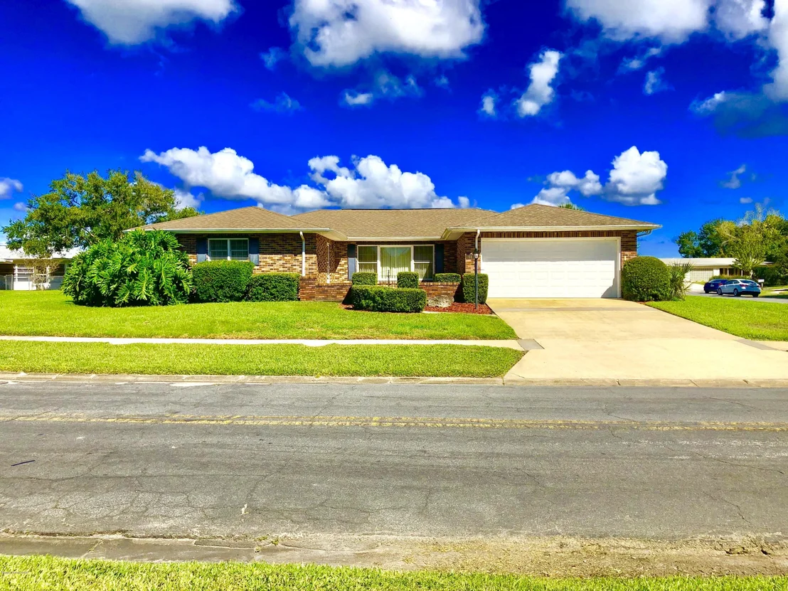Photo of 1481 Meadowbrook Road NE