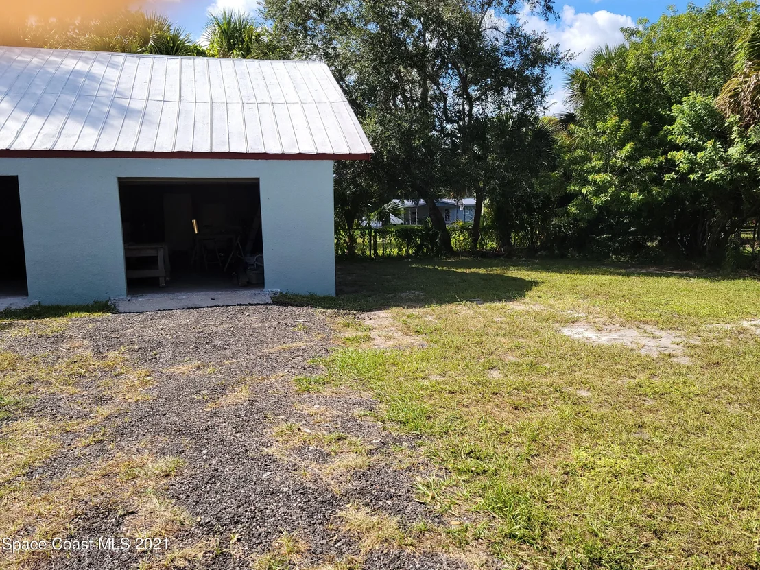 Photo of 651 N Range Road