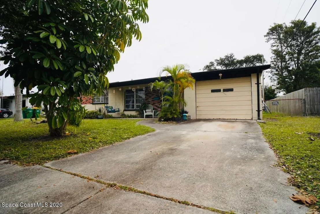 Photo of 1404 Stetson Drive E