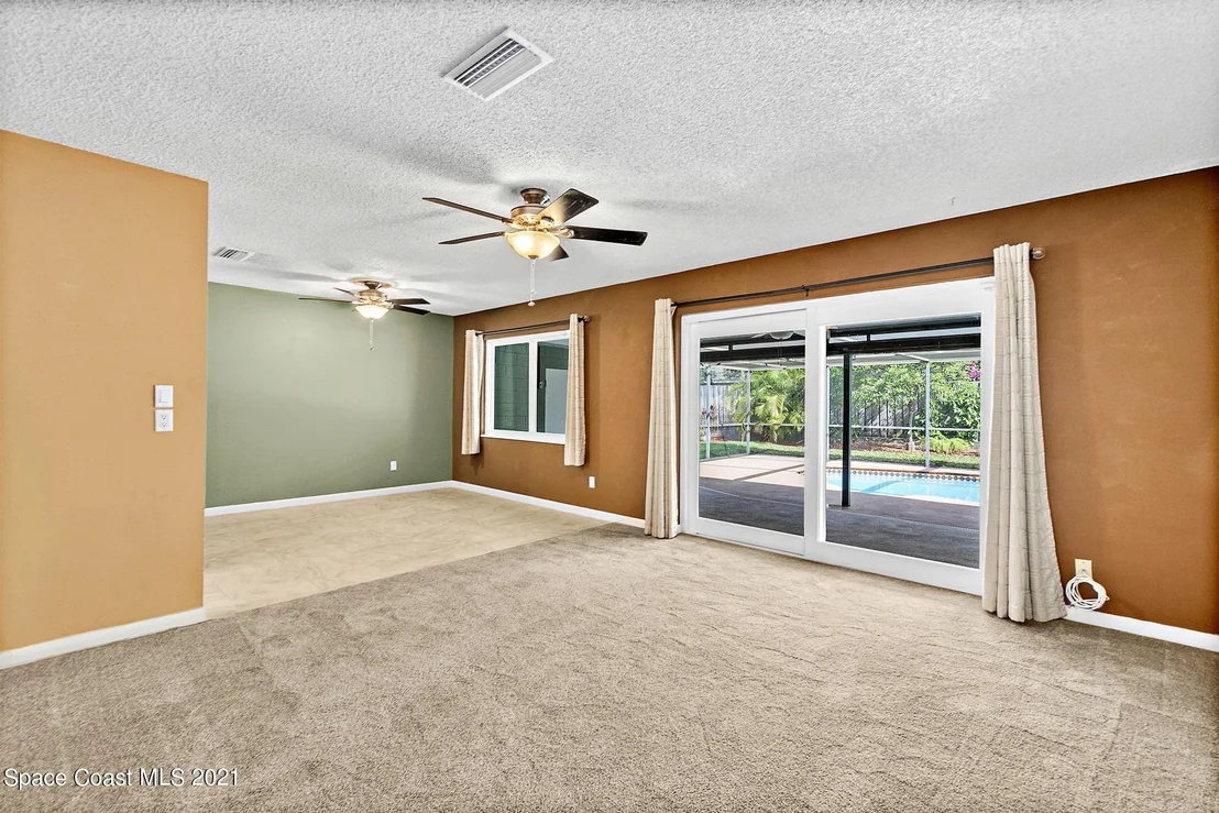 Photo of 1096 Madrid Road