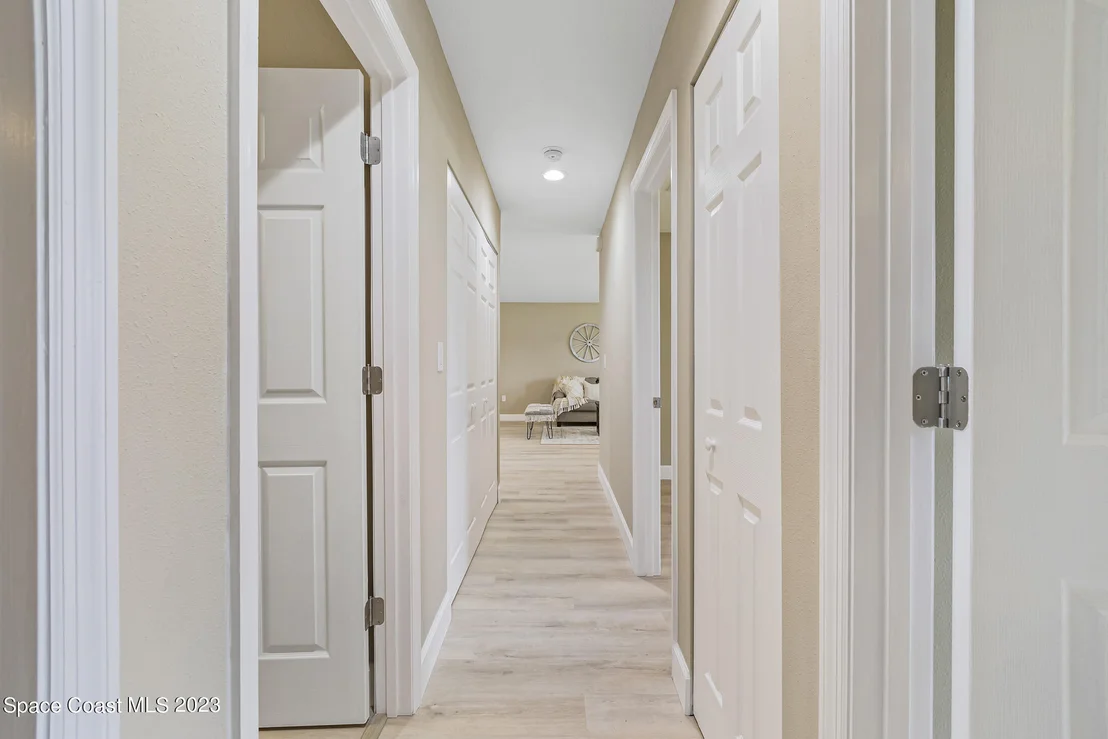 Photo of 1070 Mariposa Drive NE