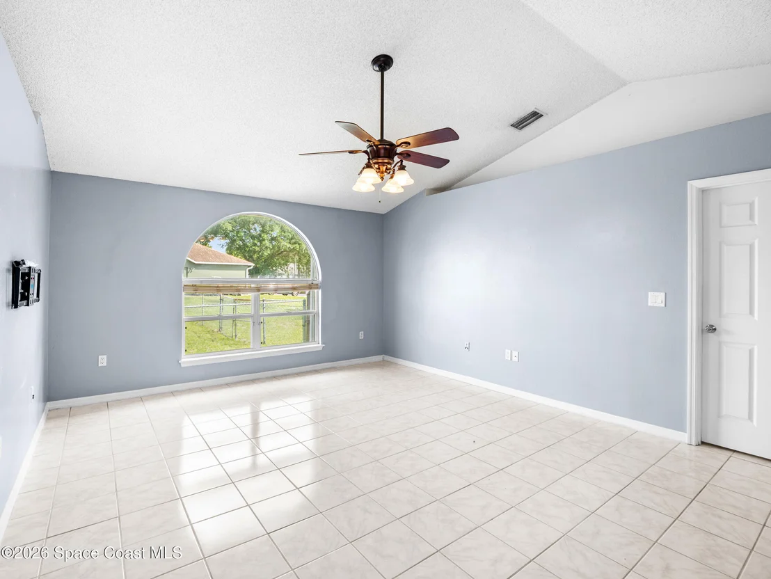 Photo of 1034 Webster Road SE
