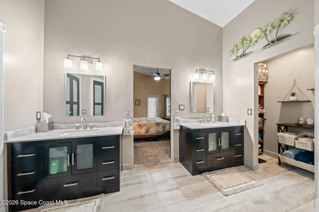 Photo of 950 Somerset Lane
