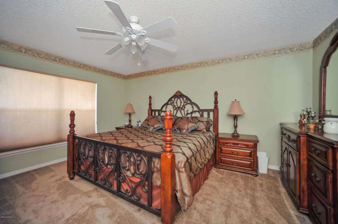 Photo of 1265 White Oak Circle
