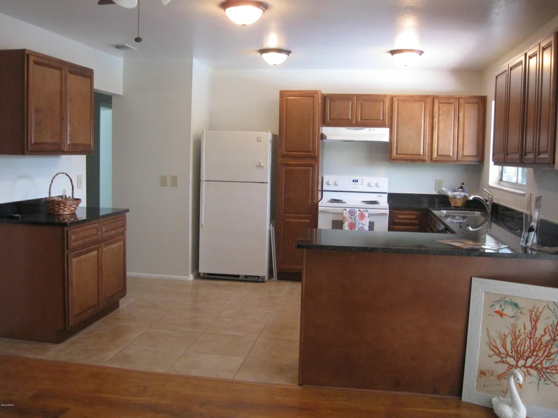 Photo of 951 NE Mariposa Drive