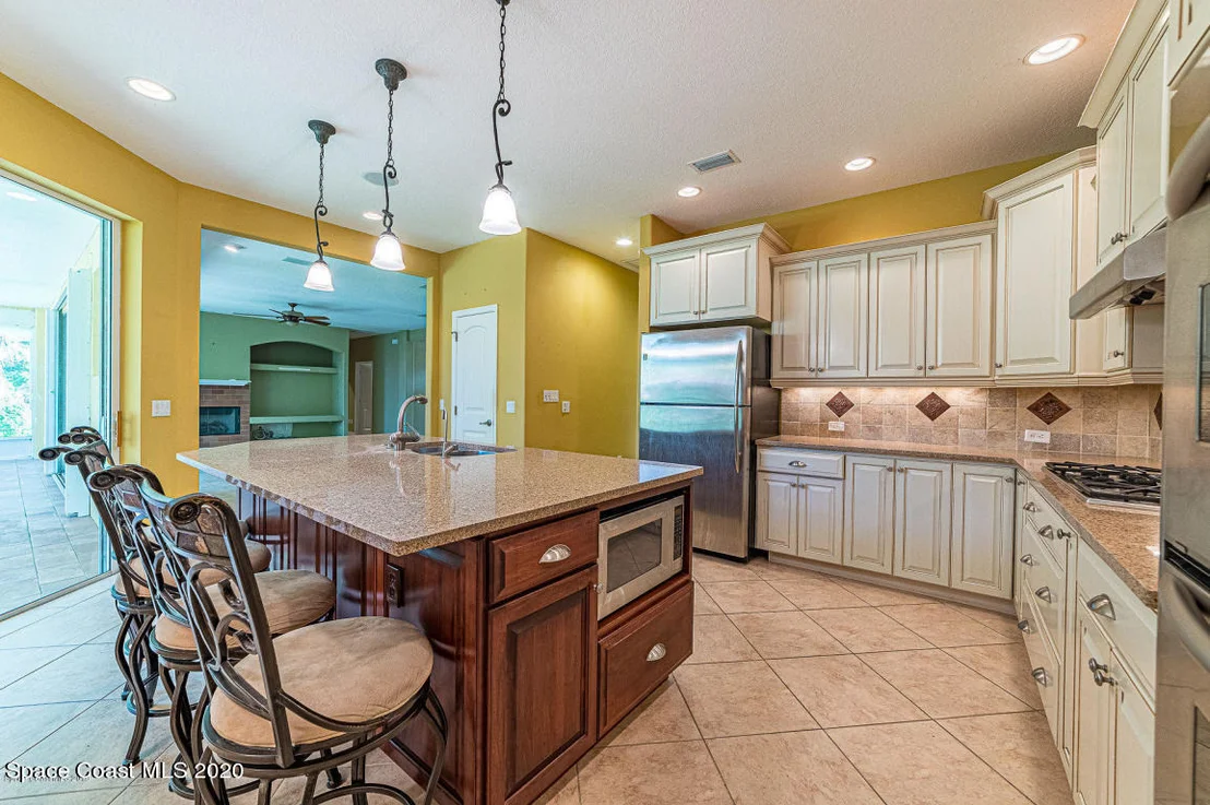 Photo of 160 River Drive