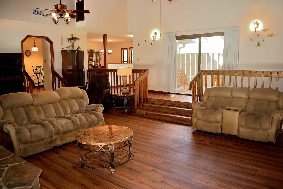 Photo of 4900 Pinewood Place