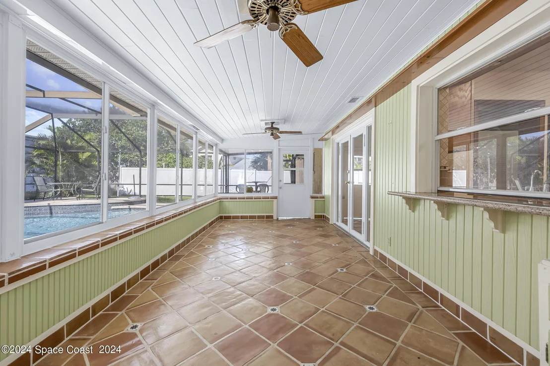 Photo of 319 Howard Lane