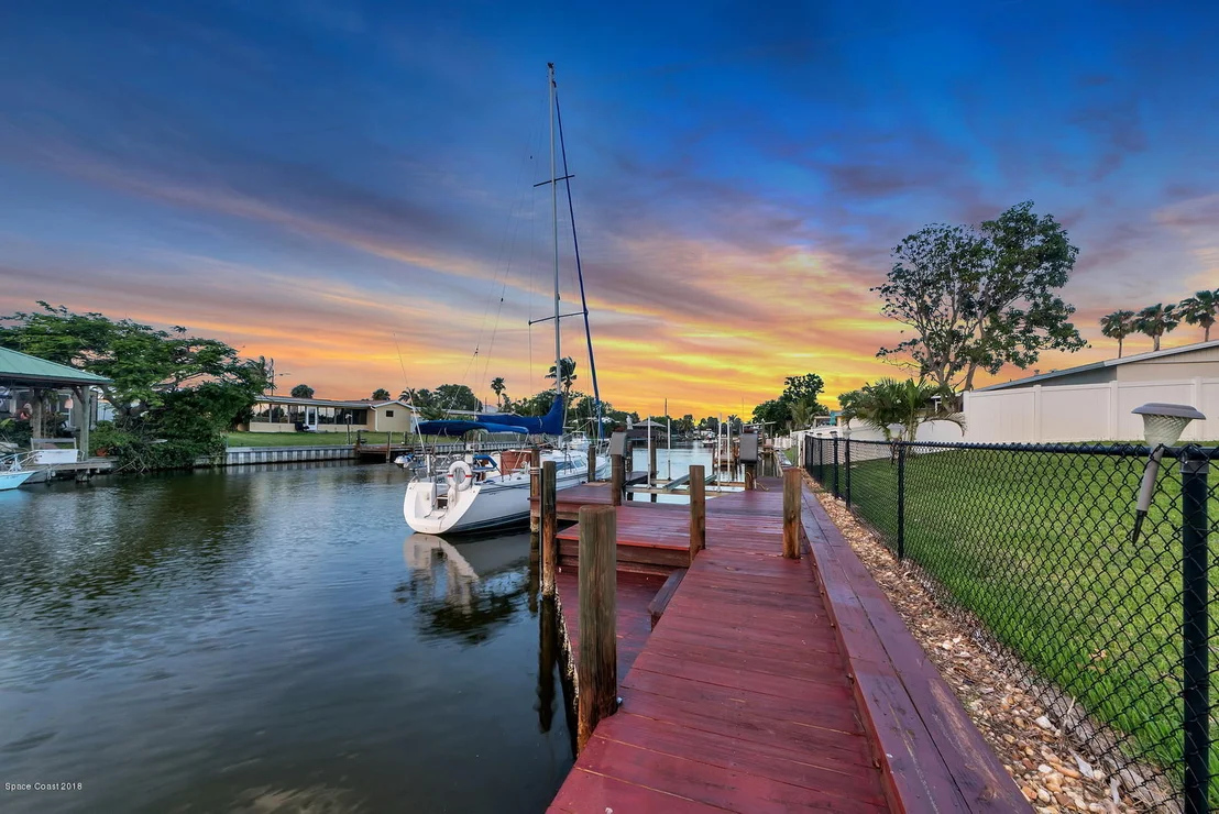 Photo of 433 Cardinal Drive