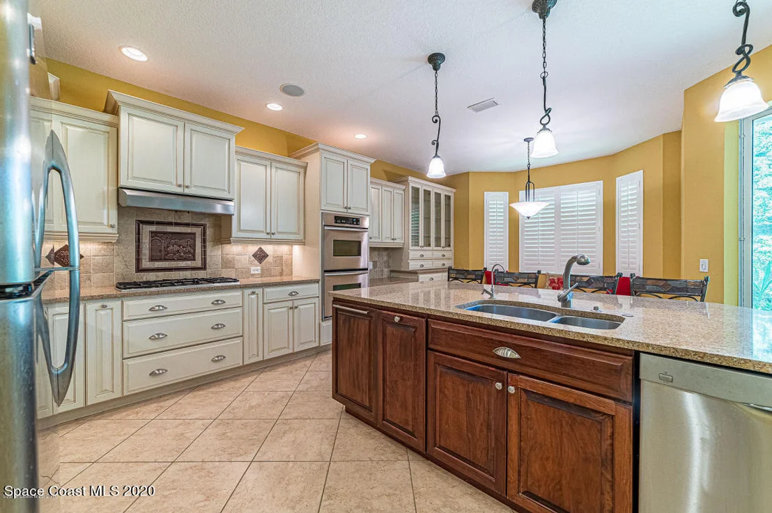 Photo of 160 River Drive