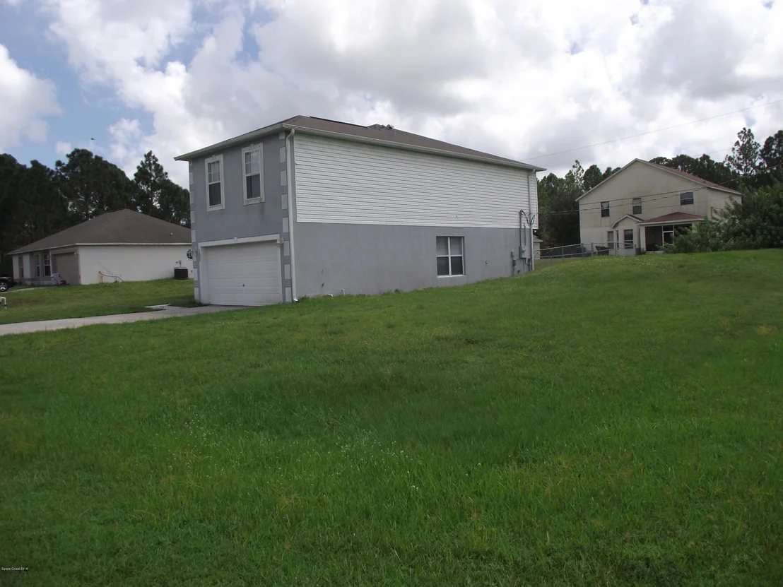 Photo of 1006 Ray Road SE