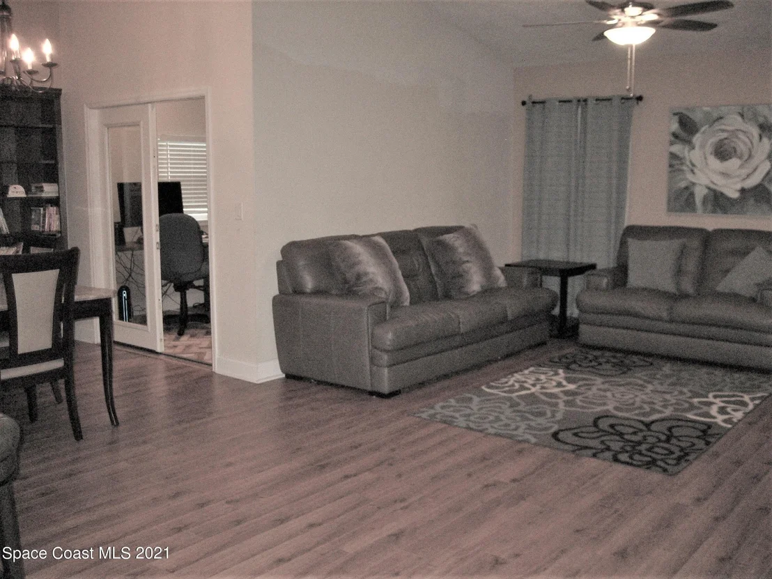Photo of 863 Ridge Lake Drive