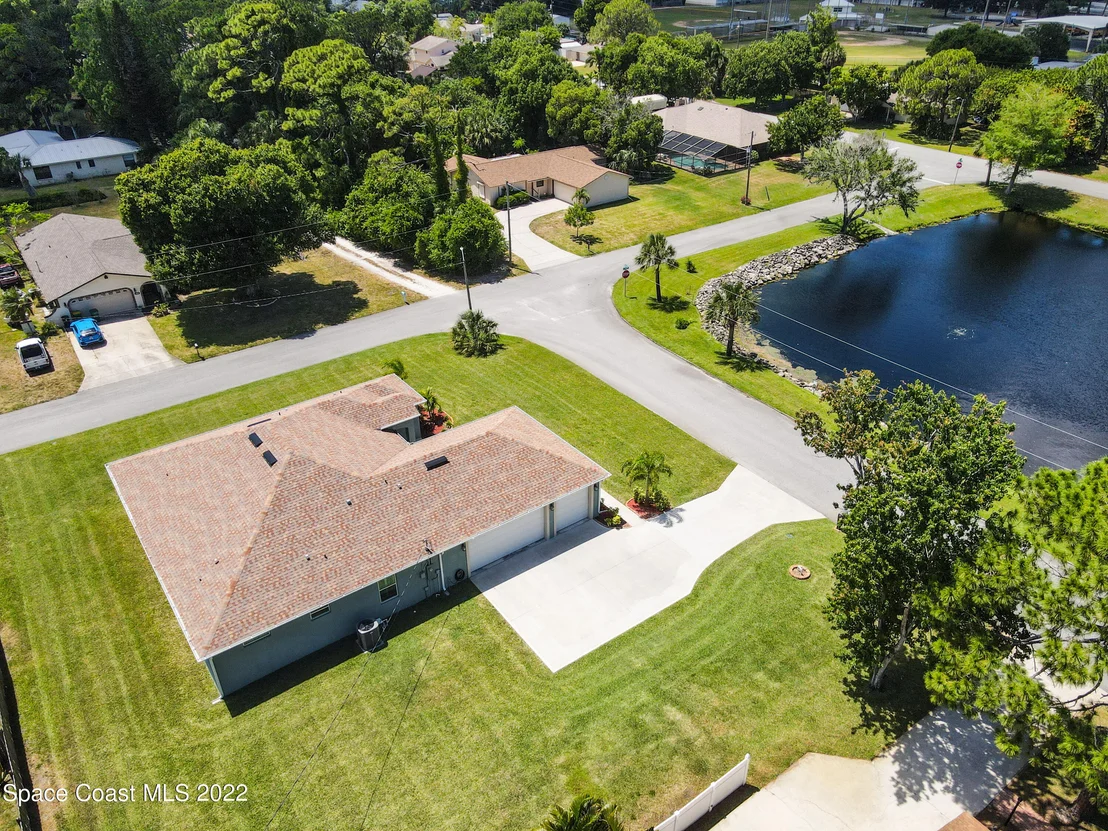 Photo of 335 Pine Boulevard