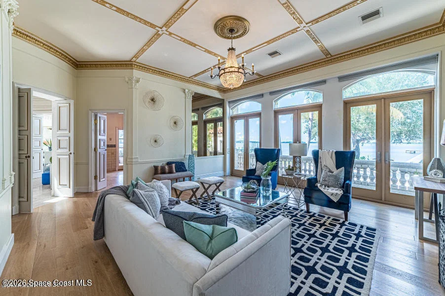 Photo of 1000 N Riverside Drive