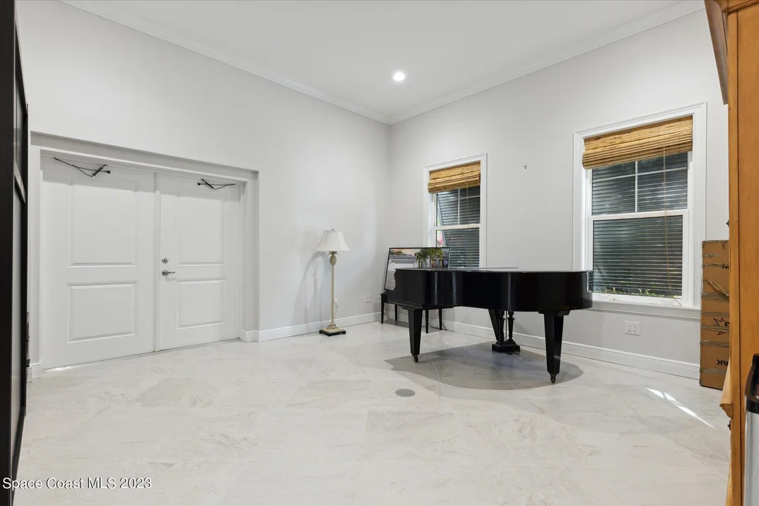 Photo of 3835 Riverside Drive