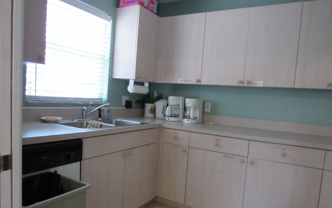 Photo of 1043 NE Goldenrod Circle NE