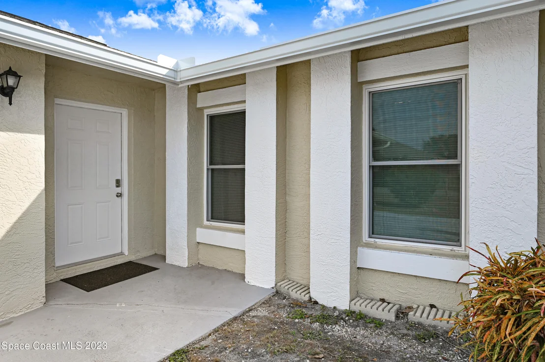Photo of 781 Arundo Avenue NE