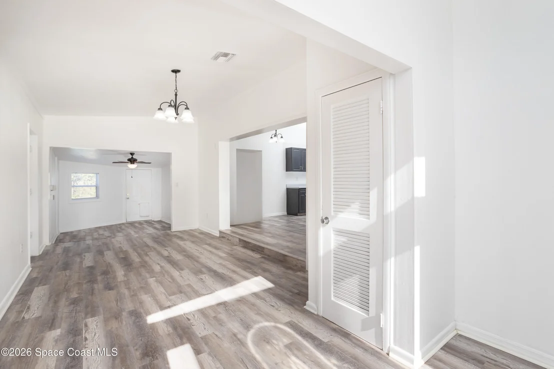 Photo of 1064 Cabot Drive NE