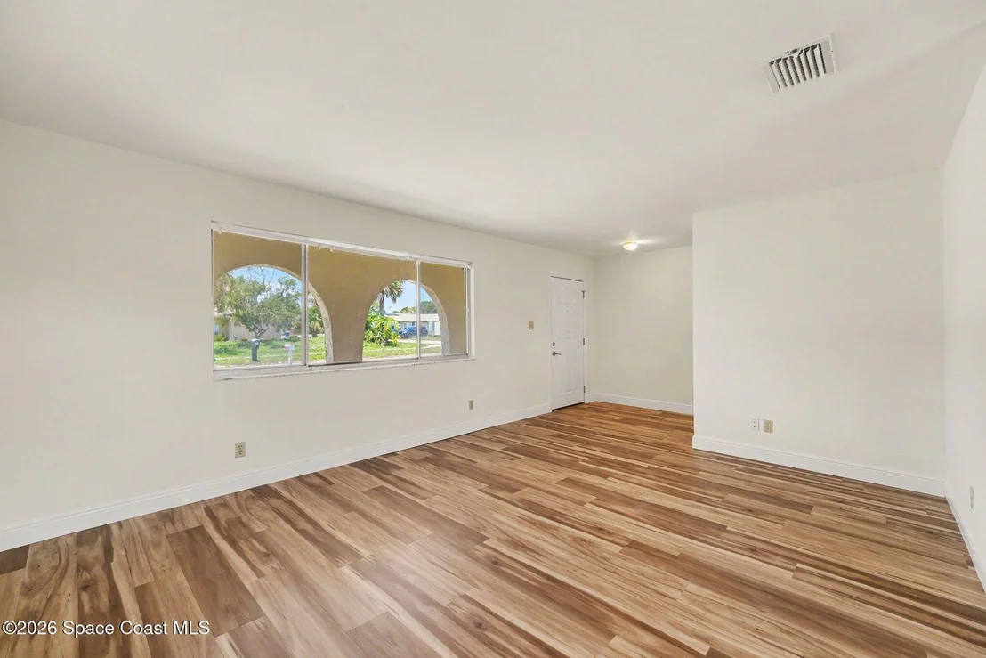 Photo of 952 Bayberry Lane