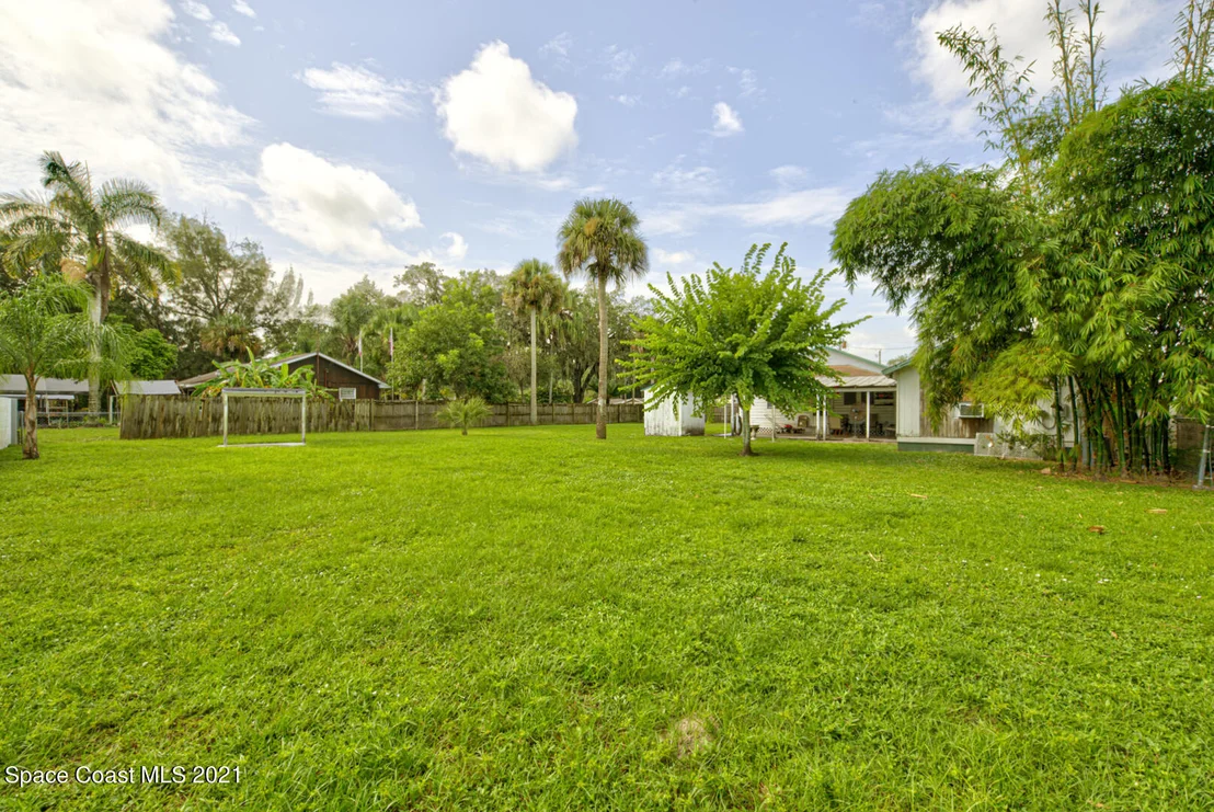 Photo of 2337 Broadway Avenue