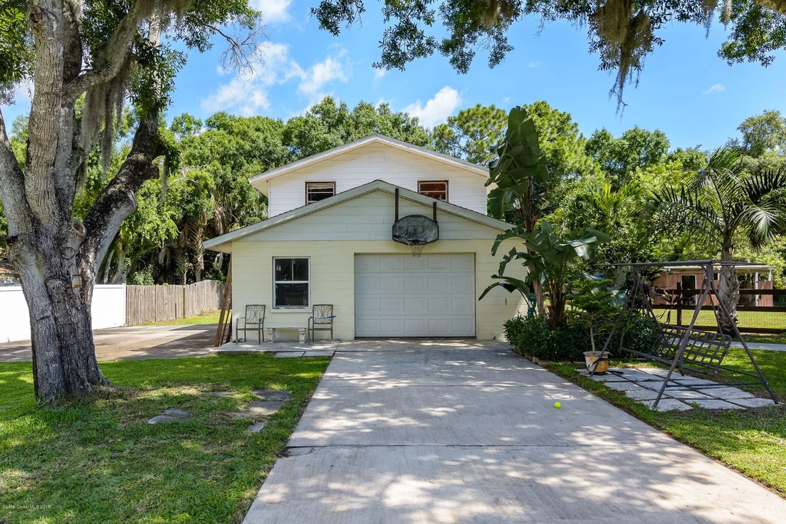 Photo of 1390 Hall Road