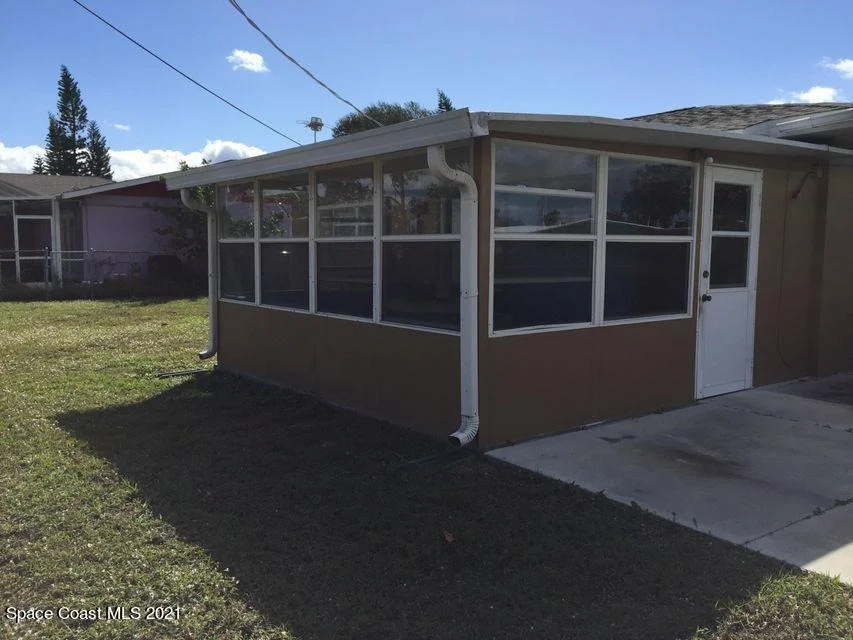 Photo of 886 Angle Street NE