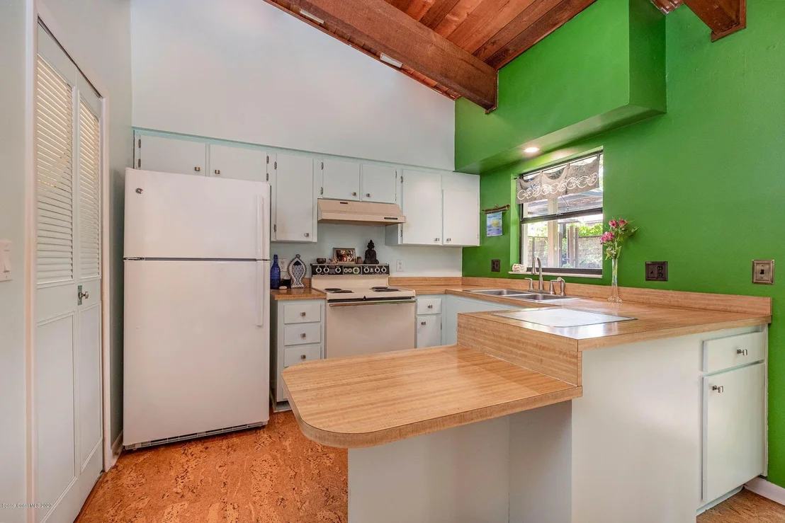 Photo of 303 Myrtlewood Road