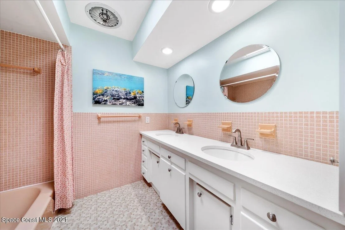 Photo of 585 Bahama Drive