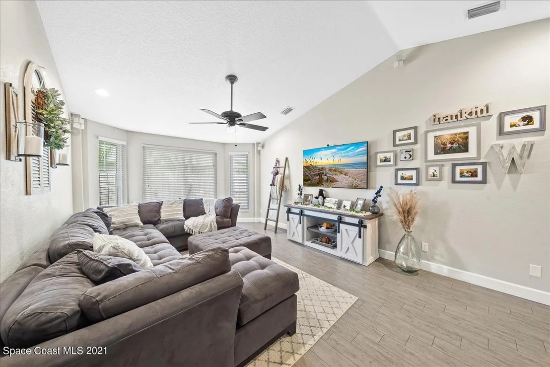 Photo of 1035 Jacaranda Circle