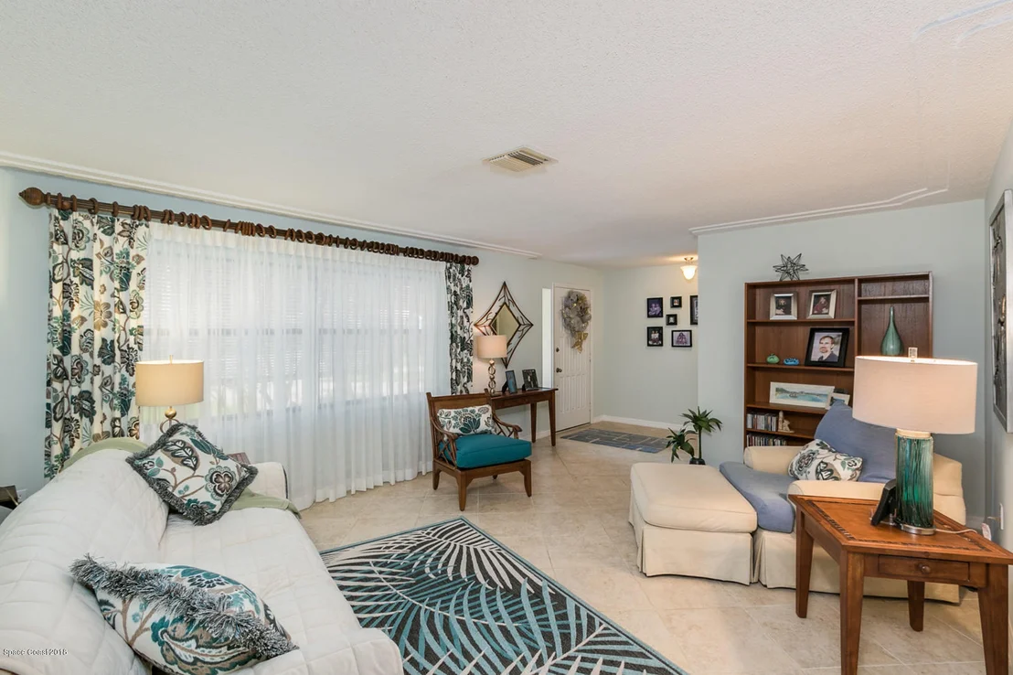 Photo of 449 Thrush Drive