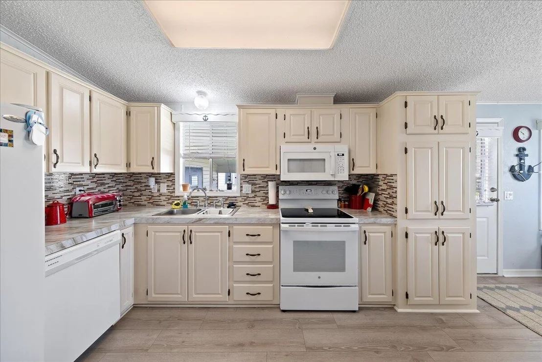 Photo of 7568 Chasta Road