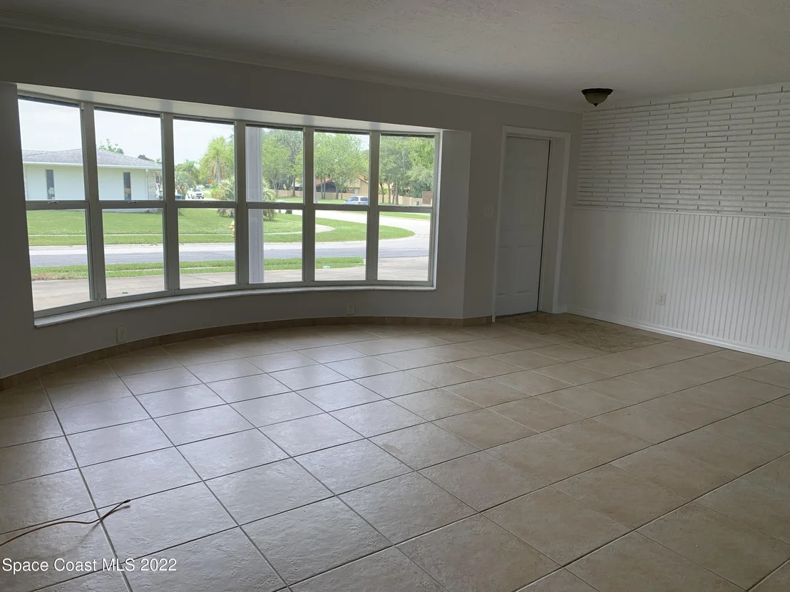 Photo of 799 Pebble Beach Avenue NE
