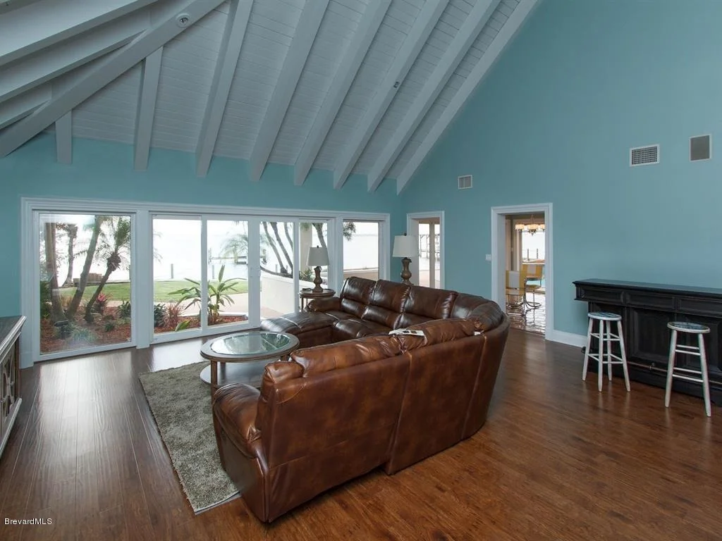 Photo of 1680 N Riverside Drive