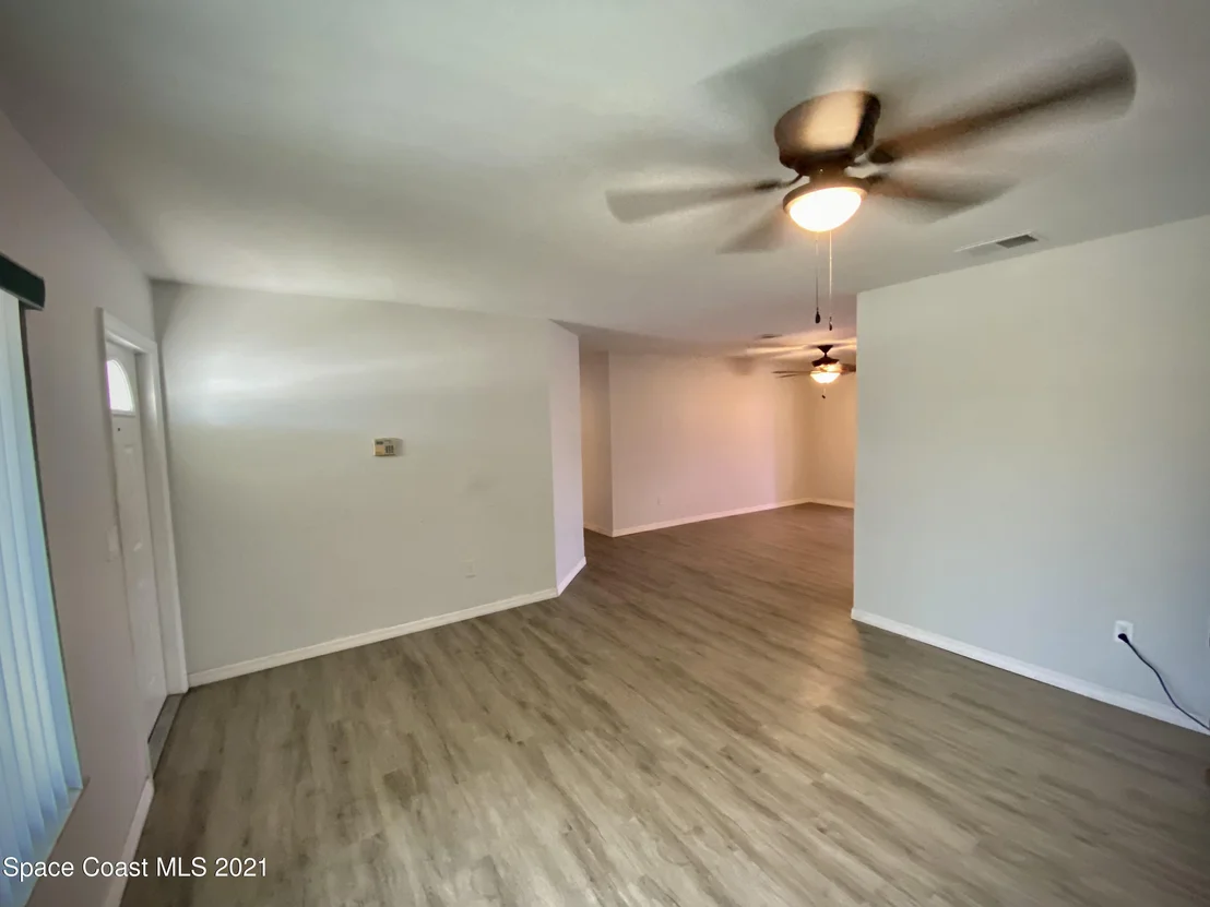 Photo of 1320 Mariposa Drive NE
