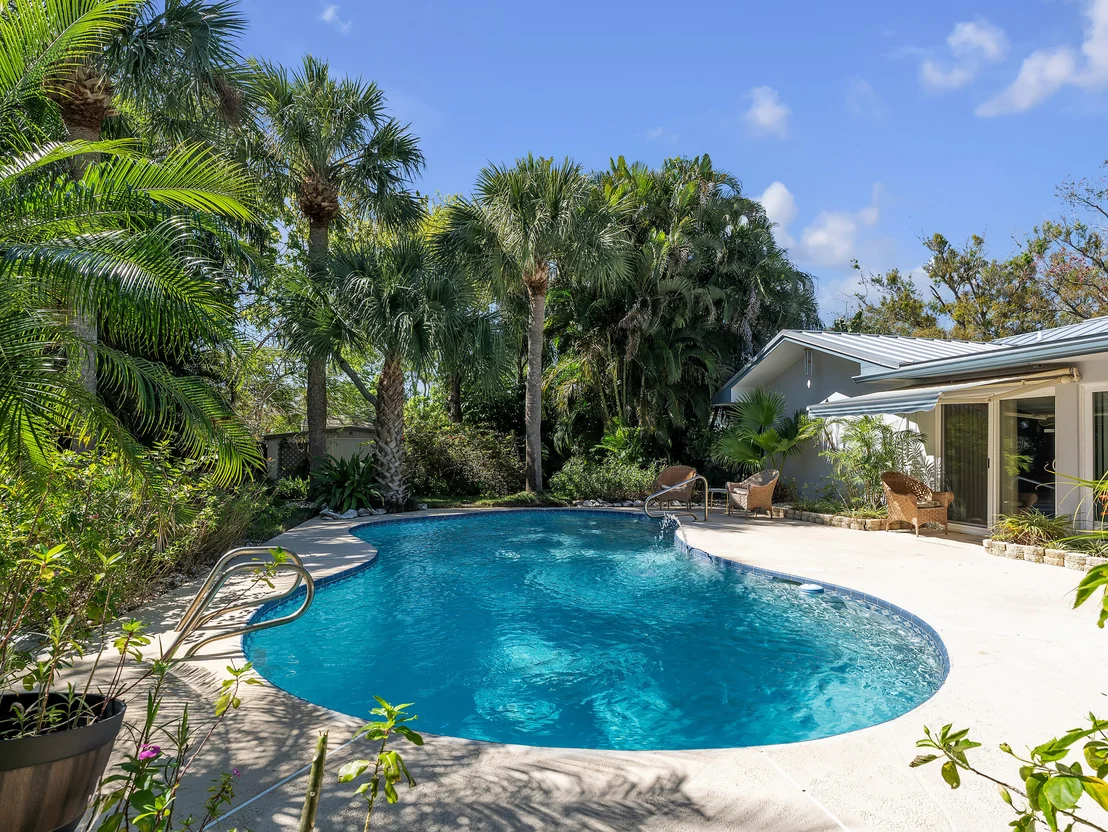 Photo of 1924 Giroux Drive NE