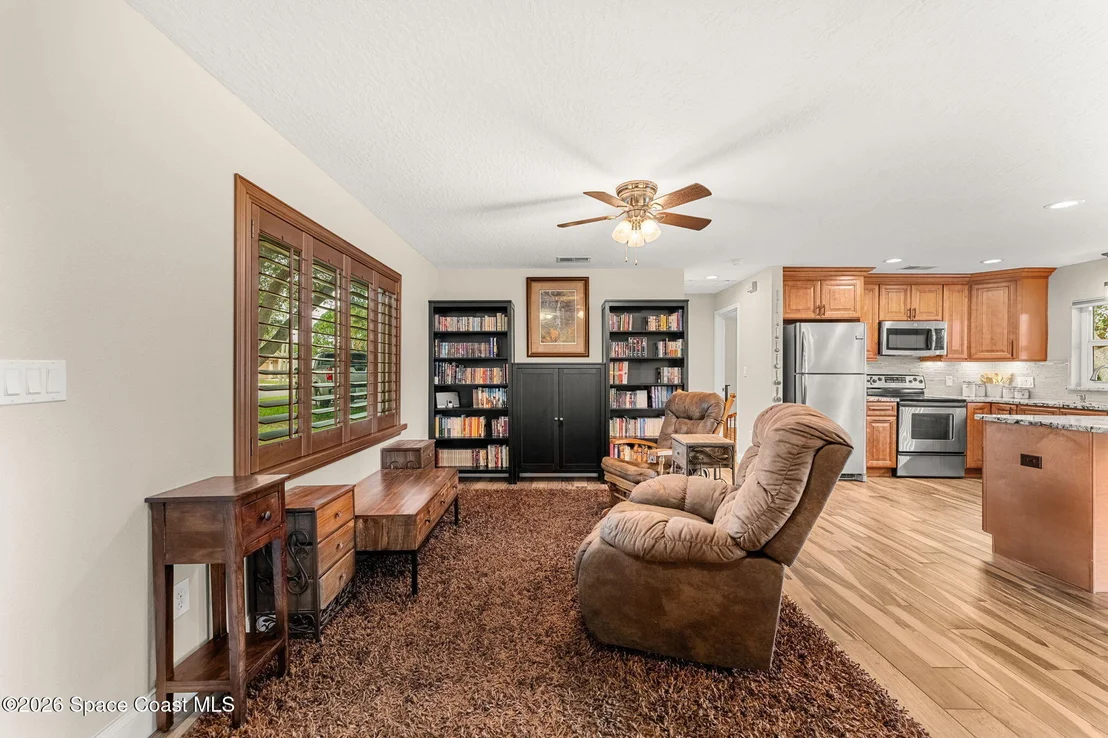 Photo of 5687 Holden Road