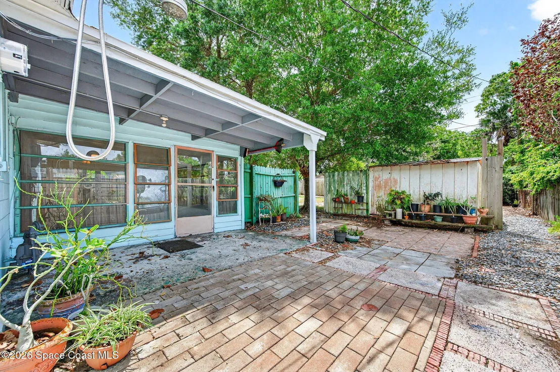 Photo of 2737 Cherbourg Road