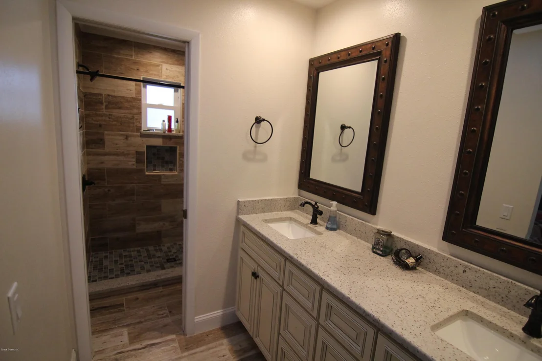 Photo of 1077 Fairlawn Drive