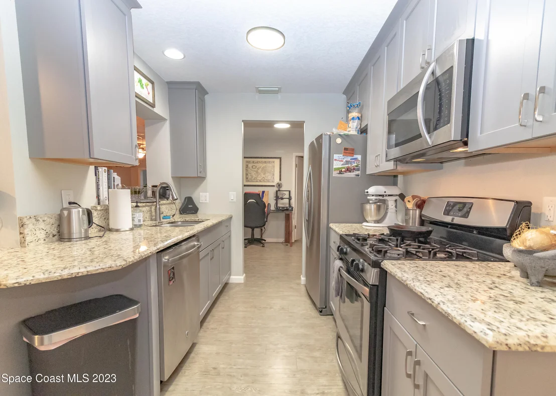 Photo of 800 Mark David Boulevard