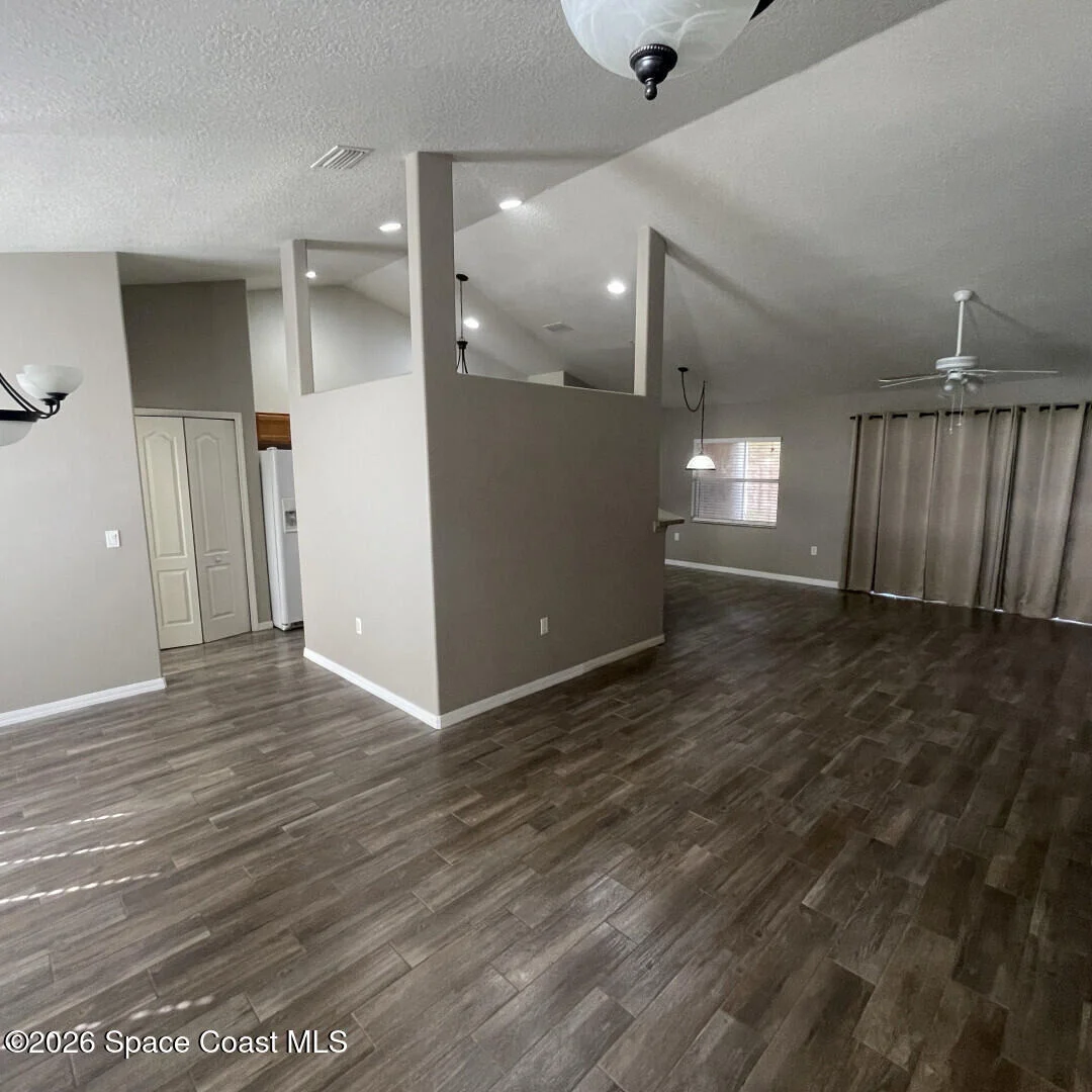 Photo of 2028 Gloria Circle NE