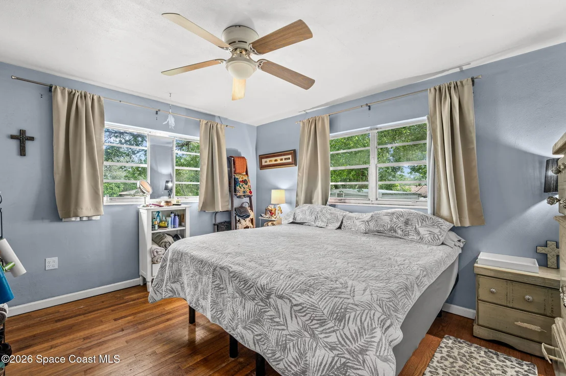 Photo of 1425 Crest Drive