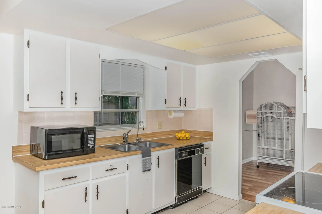 Photo of 2581 Corbusier Drive