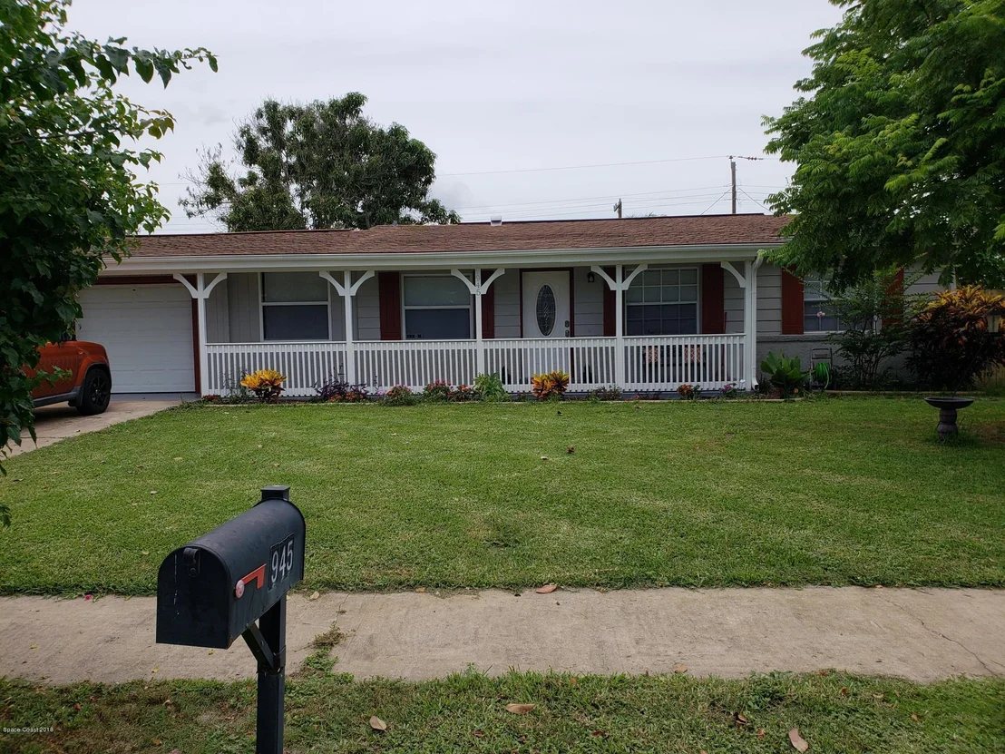 Photo of 945 Lexington Road