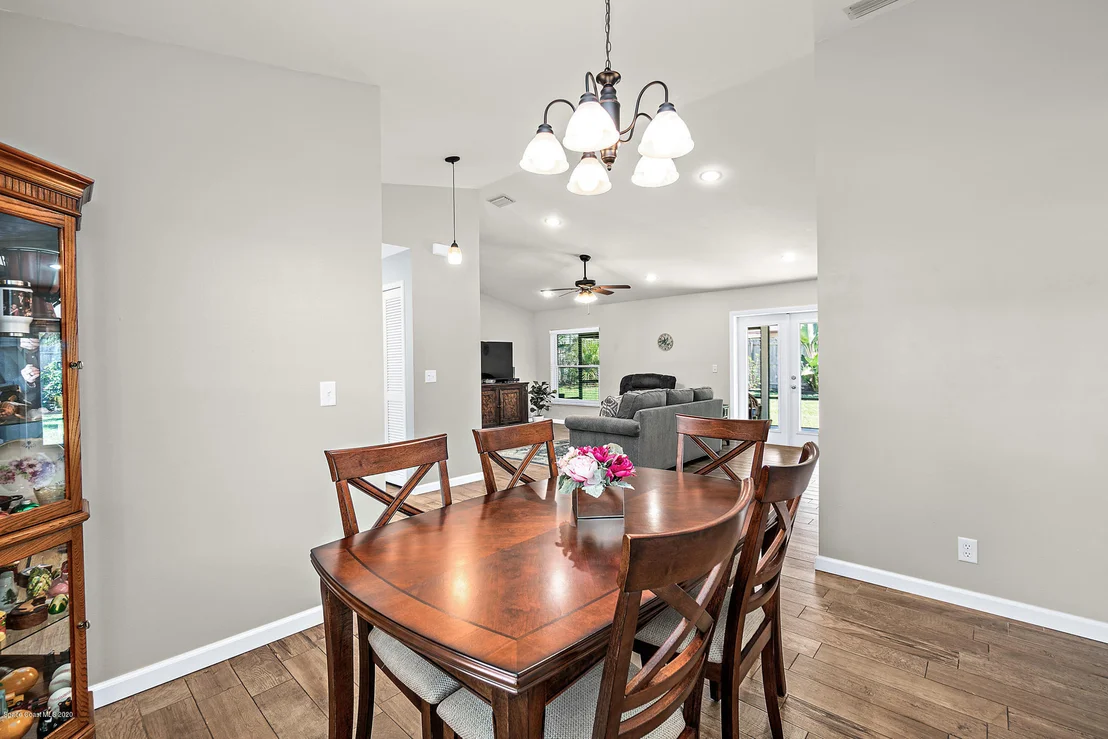 Photo of 818 Pine Shadows Avenue