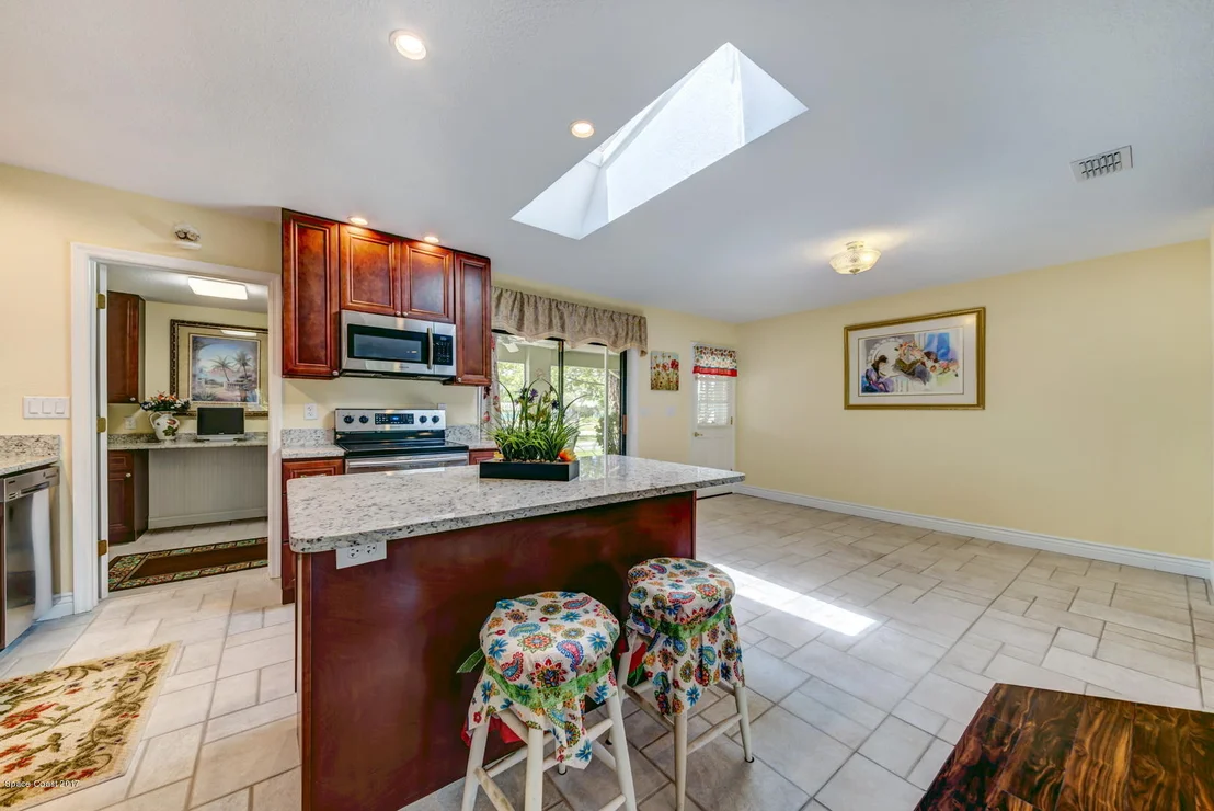 Photo of 1005 Daytona Drive NE