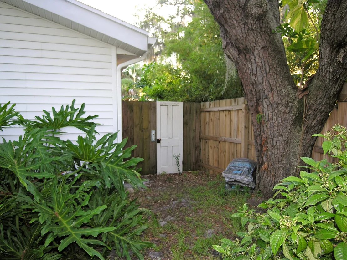 Photo of 736 Aurora Road